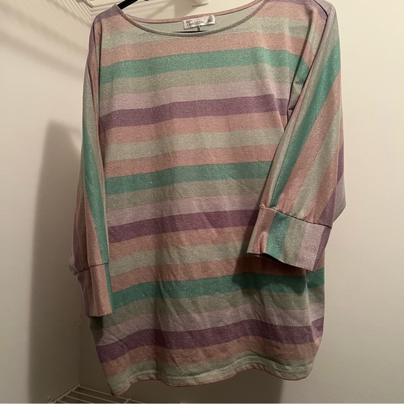 89th + Madison. Size Large Blouse. - Picture 3 of 5